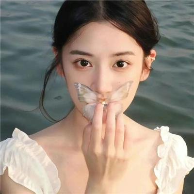 桃花含露又春风